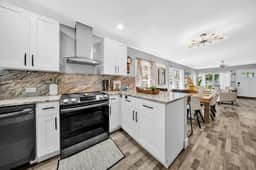 Bungalow by USF/Busch Gardens w Hot Tub & Fire Pit
