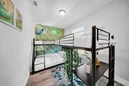 Bungalow by USF/Busch Gardens w Hot Tub & Fire Pit