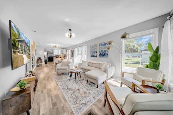 Bungalow by USF/Busch Gardens w Hot Tub & Fire Pit - Image 1