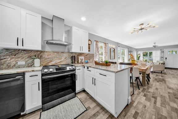 Bungalow by USF/Busch Gardens w Hot Tub & Fire Pit