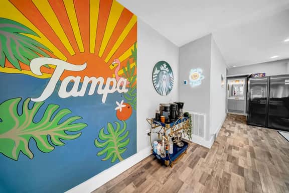 Bungalow by USF/Busch Gardens w Hot Tub & Fire Pit