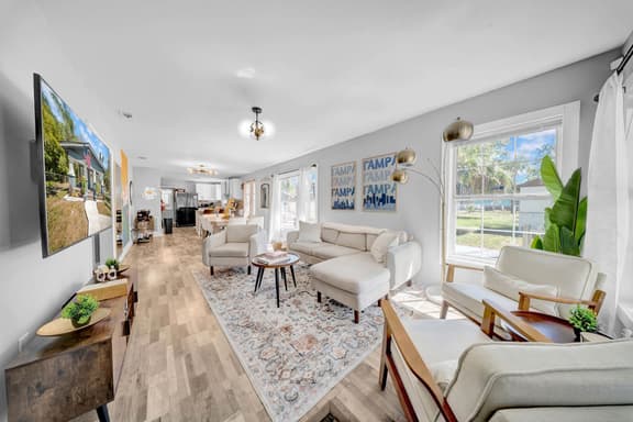 Bungalow by USF/Busch Gardens w Hot Tub & Fire Pit